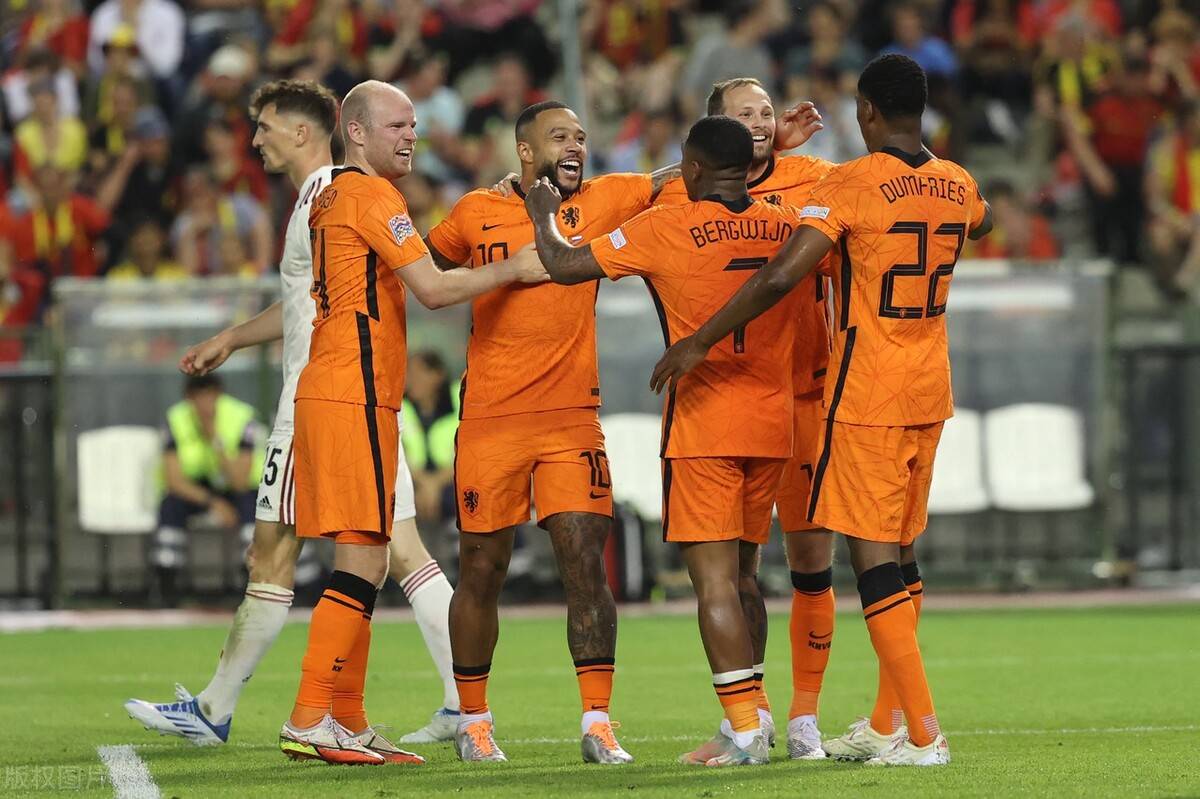 Depay mist, Nederland trekt gelijk met Polen